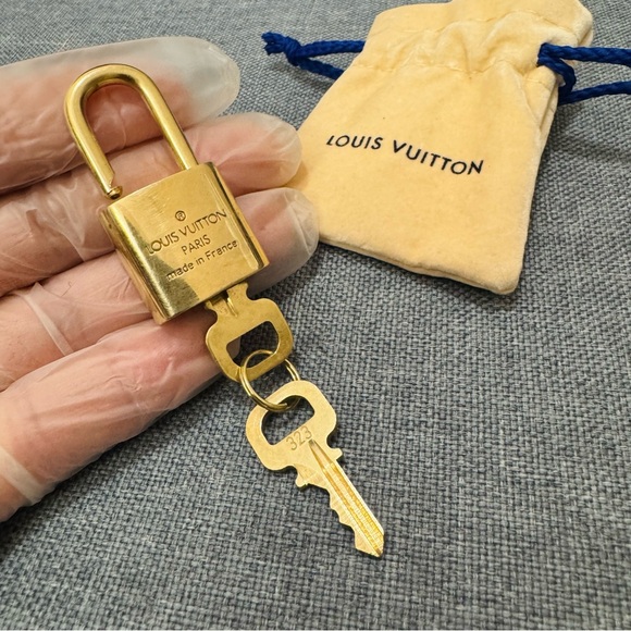 🩷Louis Vuitton Gold Padlock with Key - Picture 4 of 12